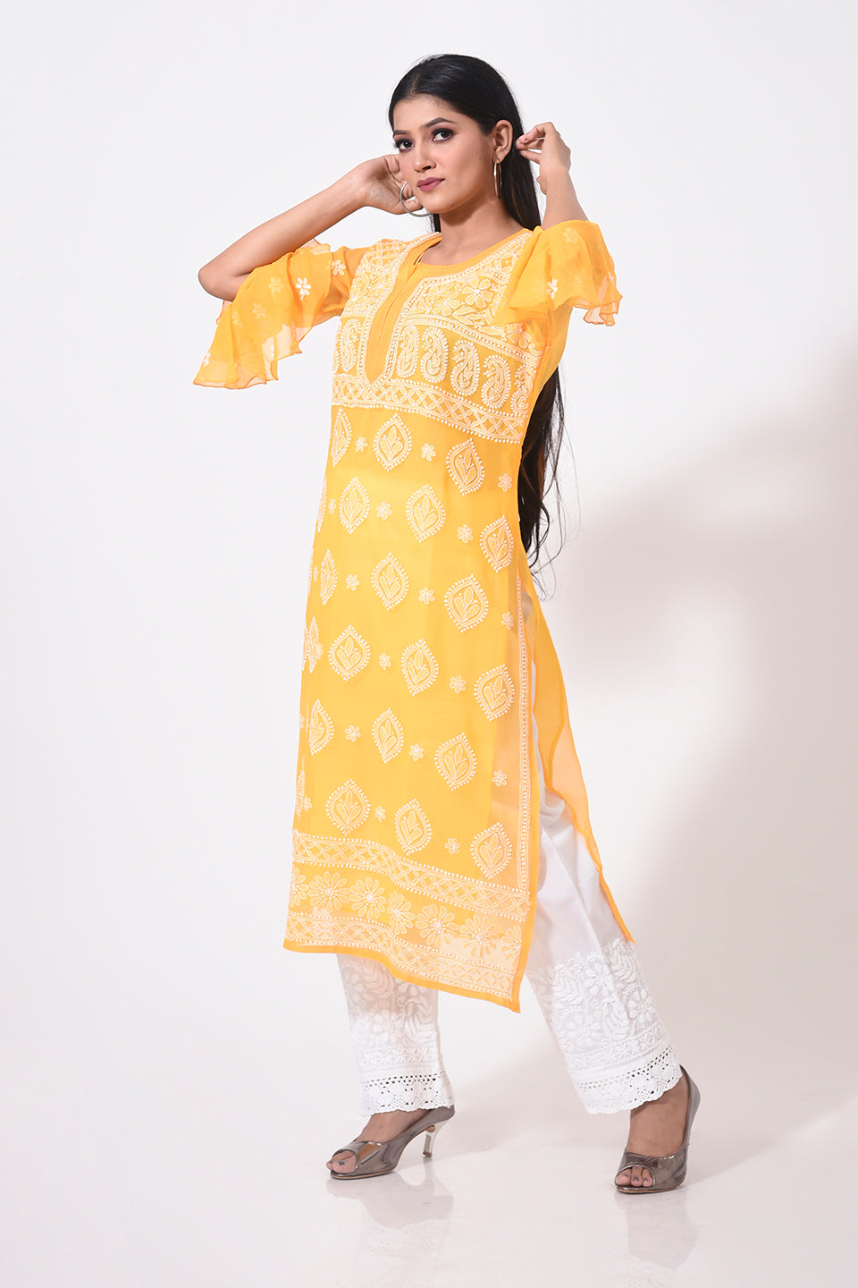 Saugaat by Monti Chikan - STOCK CLEARANCE SPECIAL DISCOUNT ! Front Open  Chikankari kurti for Rs 1299/- Buy now . #chikankari #chikankariwork  #chikankurti #chikanembroidery #lucknowichikan#chikankariembroidery  #lucknowiembroidery #shopping ...
